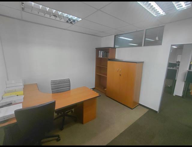 1,430M² OFFICE FOR SALE IN BRYANSTON